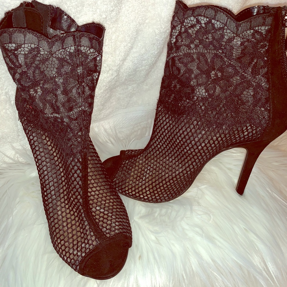 Sexy Black Lace Short Boot